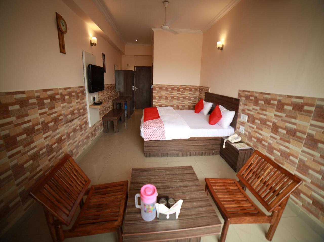 Oyo 15561 Corporate Villa Jammu Exterior foto