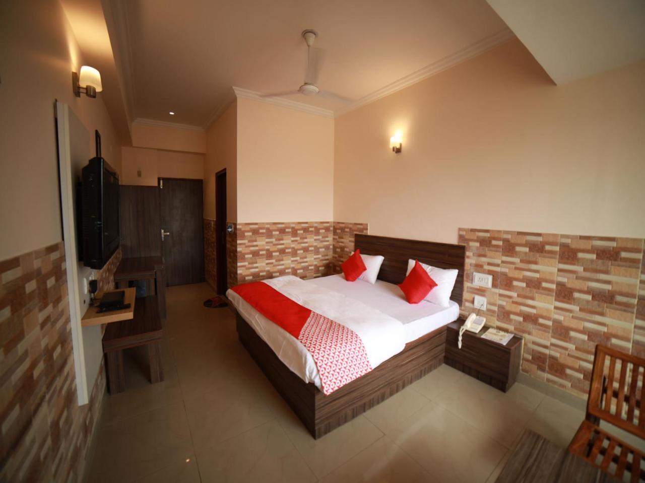 Oyo 15561 Corporate Villa Jammu Exterior foto